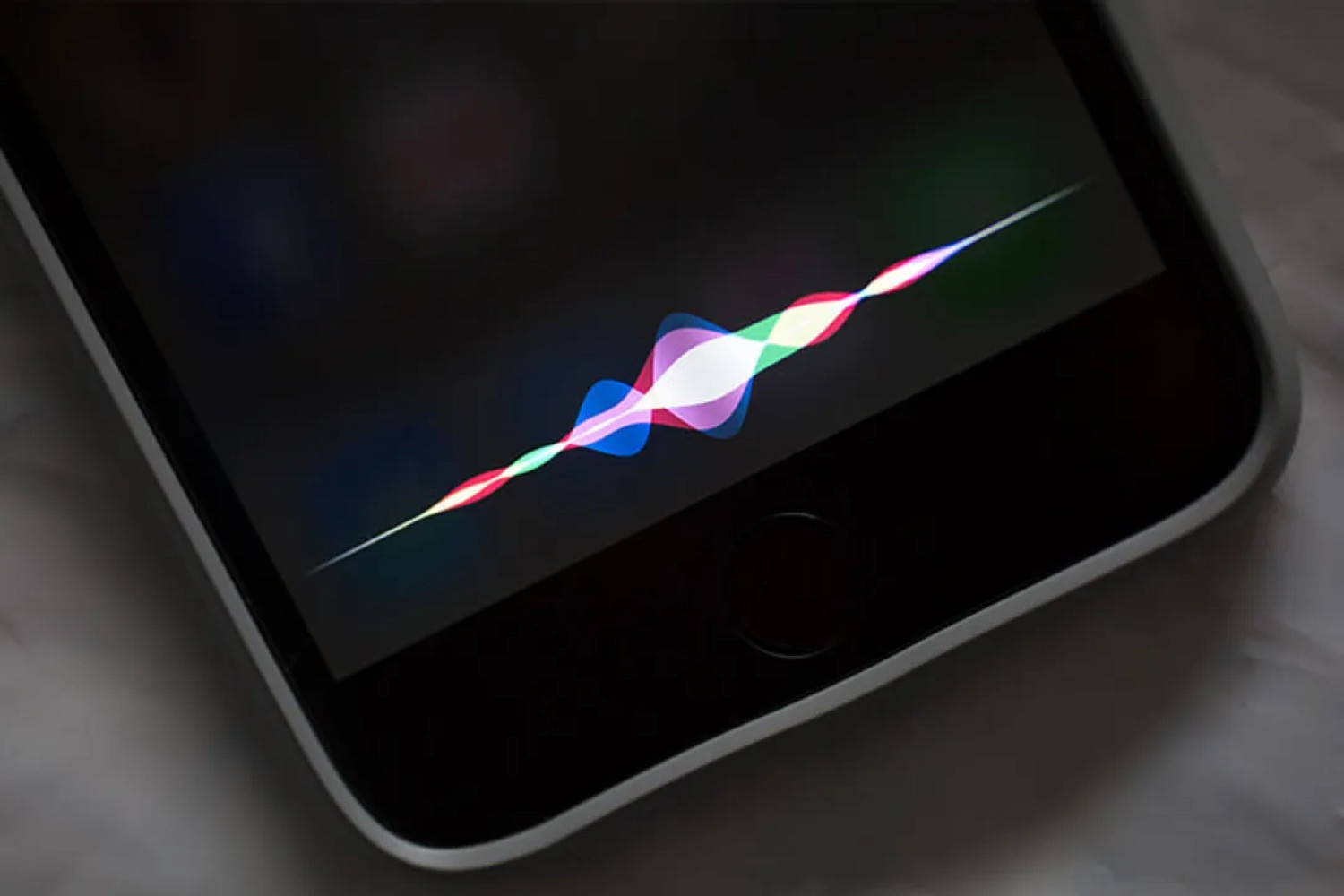 Apple pradeda mokėti 95 mln. dolerių kompensacijas už netyčinius Siri įrašus – kas gali pretenduoti?