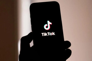 TikTok žada likti JAV rinkoje nepaisant teisinės nežinios ir pristato naujus reklaminius įrankius
