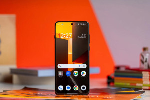 OnePlus 13 apžvalga: našumo ir baterijos monstras, pajėgus mesti iššūkį rinkos lyderiams